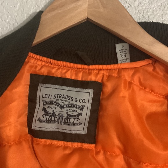 Levi’s Bomber Jacket - Picture 8 of 9